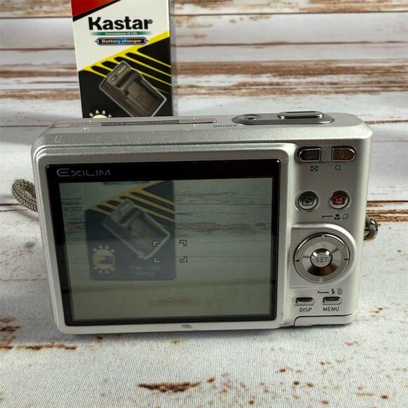 Casio EXILIM EX-Z57 5.0MP Digital Camera Silver Compact Design - Picture 6 of 9